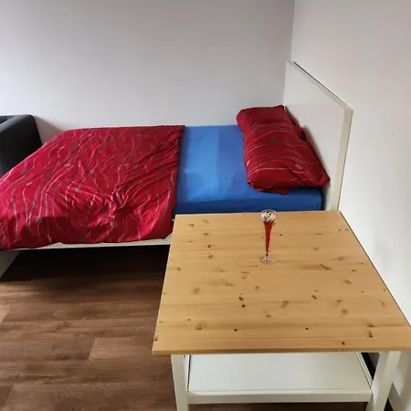 Einfache 1-zimmer In *
